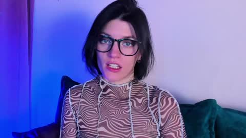 Snapshot of roxy_riot_ chatting on 02.07.25 roxy_riot_ online show from 02.07.25