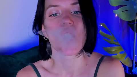 Snapshot of roxy_riot_ chatting on 02.10.25 roxy_riot_ online show from 02.10.25