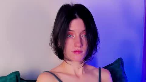 Snapshot of roxy_riot_ chatting on 02.13.25 roxy_riot_ online show from 02.13.25