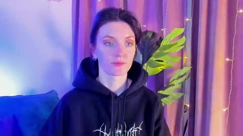 Snapshot of roxy_riot_ chatting on 02.15.25 roxy_riot_ online show from 02.15.25