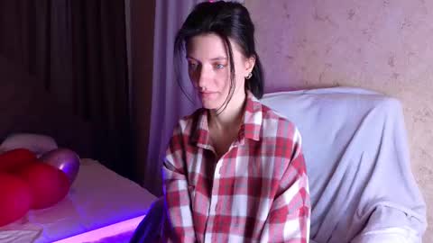 Snapshot of roxy_riot_ chatting on 02.17.25 roxy_riot_ online show from 02.17.25