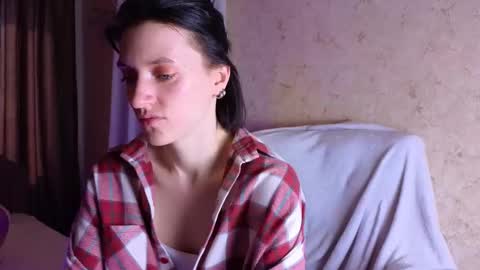 Snapshot of roxy_riot_ chatting on 02.17.25 roxy_riot_ online show from 02.17.25