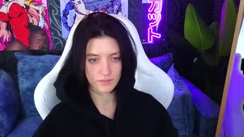 Snapshot of roxy_riot_ chatting on 02.18.25 roxy_riot_ online show from 02.18.25