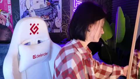 Snapshot of roxy_riot_ chatting on 02.21.25 roxy_riot_ online show from 02.21.25