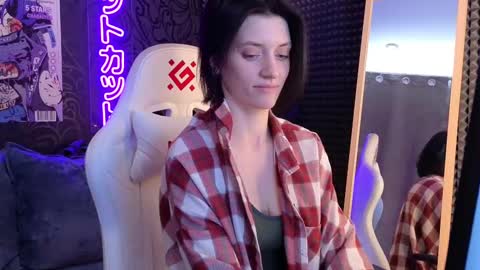 Snapshot of roxy_riot_ chatting on 02.21.25 roxy_riot_ online show from 02.21.25