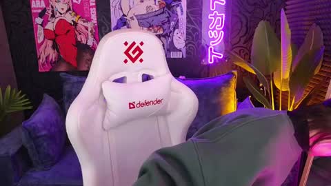 Snapshot of roxy_riot_ chatting on 02.22.25 roxy_riot_ online show from 02.22.25