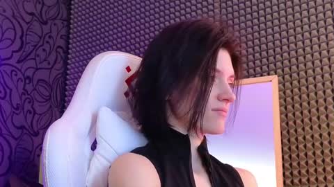 Snapshot of roxy_riot_ chatting on 02.23.25 roxy_riot_ online show from 02.23.25