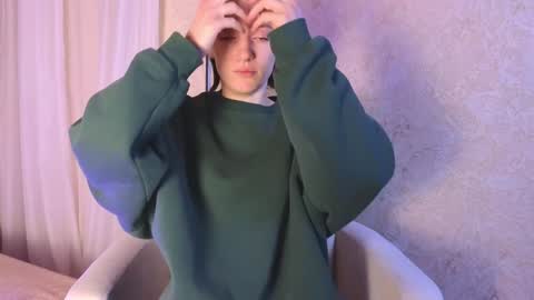 Snapshot of roxy_riot_ chatting on 02.26.25 roxy_riot_ online show from 02.26.25