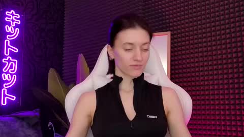 Snapshot of roxy_riot_ chatting on 03.01.25 roxy_riot_ online show from 03.01.25