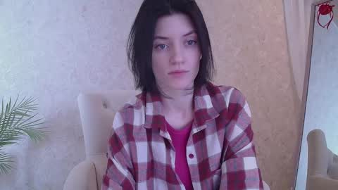 Snapshot of roxy_riot_ chatting on 03.04.25 roxy_riot_ online show from 03.04.25