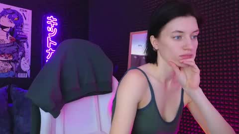 Snapshot of roxy_riot_ chatting on 03.07.25 roxy_riot_ online show from 03.07.25