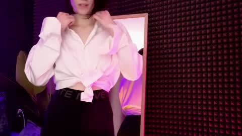 Snapshot of roxy_riot_ chatting on 03.08.25 roxy_riot_ online show from 03.08.25