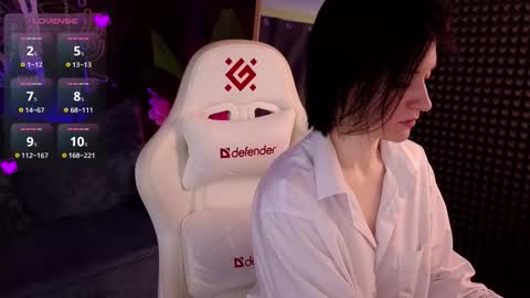 Snapshot of roxy_riot_ chatting on 09.26.25 roxy_riot_ online show from 09.26.25