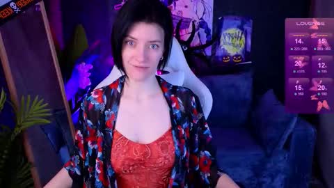 Snapshot of roxy_riot_ chatting on 10.30.25 roxy_riot_ online show from 10.30.25