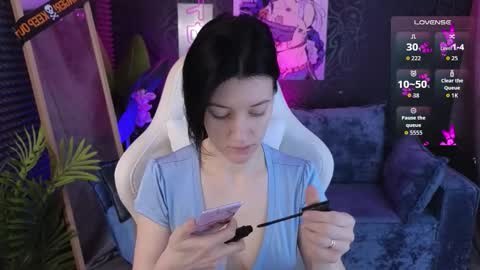 Snapshot of roxy_riot_ chatting on 11.05.25 roxy_riot_ online show from 11.05.25