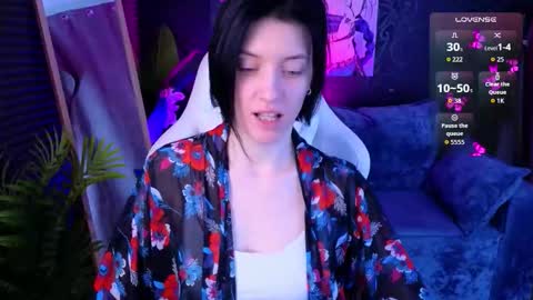 Snapshot of roxy_riot_ chatting on 11.13.25 roxy_riot_ online show from 11.13.25