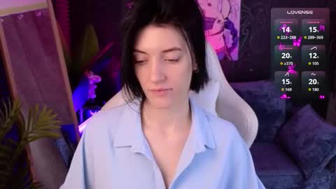 Snapshot of roxy_riot_ chatting on 11.16.25 roxy_riot_ online show from 11.16.25