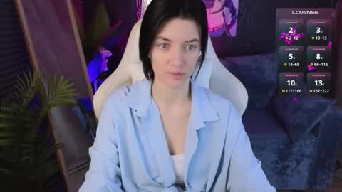 Snapshot of roxy_riot_ chatting on 11.18.25 roxy_riot_ online show from 11.18.25