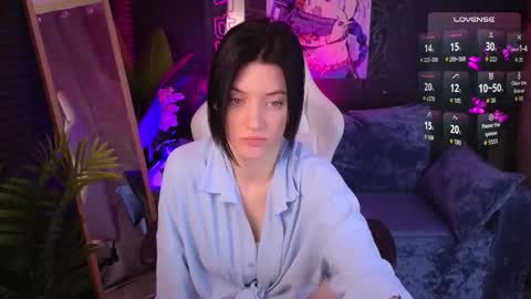 Snapshot of roxy_riot_ chatting on 11.19.25 roxy_riot_ online show from 11.19.25