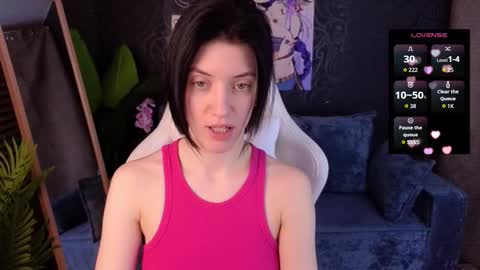 Snapshot of roxy_riot_ chatting on 11.30.25 roxy_riot_ online show from 11.30.25