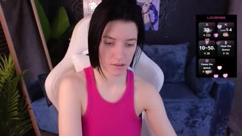 Snapshot of roxy_riot_ chatting on 12.03.25 roxy_riot_ online show from 12.03.25