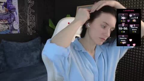 Snapshot of roxy_riot_ chatting on 12.14.25 roxy_riot_ online show from 12.14.25