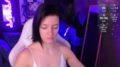 roxy_riot_ online show from 04.04.26