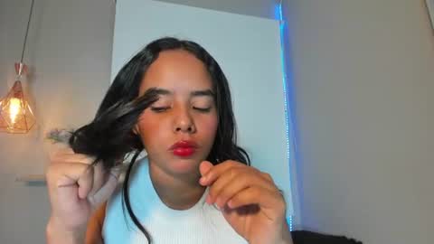 Snapshot of roxy_stone1 chatting on 06.10.26 roxy_stone1 online show from 06.10.26