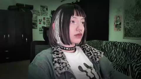 Roxy Independient model Help me to reach 50 thumbs up online show from 06.18.26