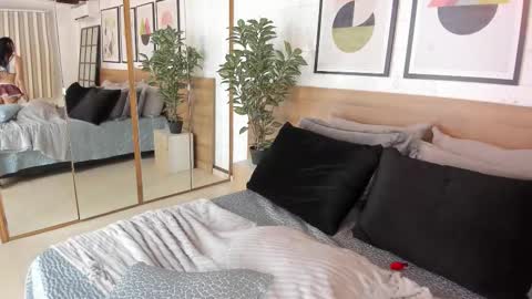    online show from 11.03.25