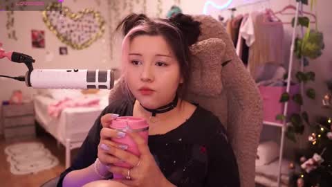 Snapshot of roxysuh chatting on 02.02.26 roxysuh online show from 02.02.26