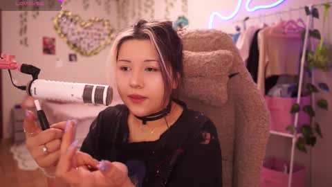 Snapshot of roxysuh chatting on 02.15.26 roxysuh online show from 02.15.26