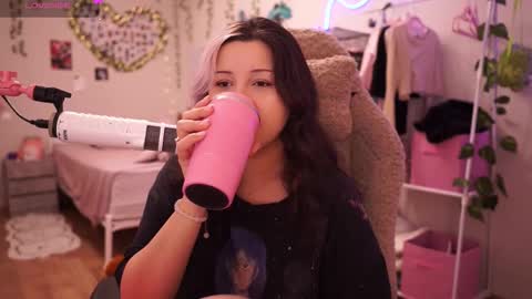 Snapshot of roxysuh chatting on 02.22.26 roxysuh online show from 02.22.26