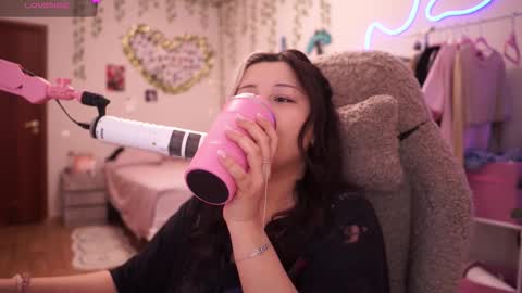 Snapshot of roxysuh chatting on 02.27.26 roxysuh online show from 02.27.26