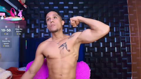 Snapshot of roy_barney chatting on 10.30.25 ANTONIO online show from 10.30.25