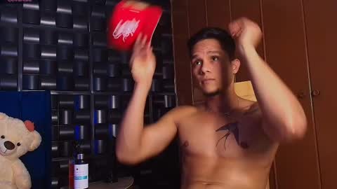 Snapshot of roy_barney chatting on 11.09.25 ANTONIO online show from 11.09.25