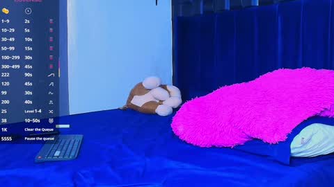 Snapshot of roy_barney chatting on 11.22.25 ANTONIO online show from 11.22.25