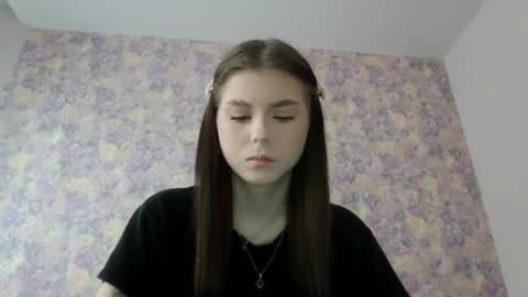 Snapshot of royalvelour chatting on 05.15.26 royalvelour online show from 05.15.26