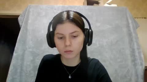 Snapshot of royalvelour chatting on 06.17.26 royalvelour online show from 06.17.26