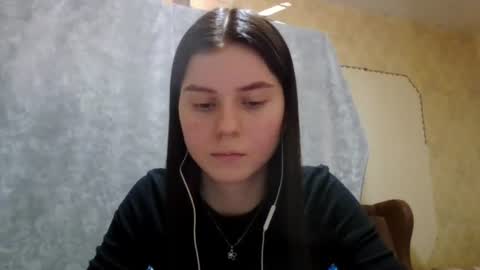 Snapshot of royalvelour chatting on 06.18.26 royalvelour online show from 06.18.26