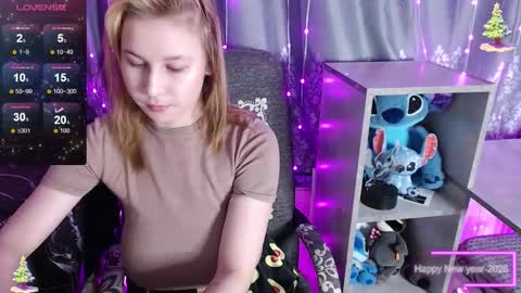 Snapshot of royangela chatting on 01.09.26 angela online show from 01.09.26