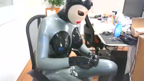 rubberdollts online show from 11.05.25