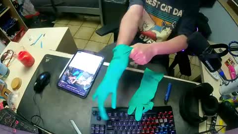 rubberglovebird online show from 05.09.26
