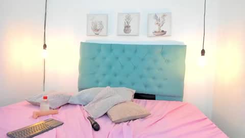 Snapshot of rubiroose chatting on 01.12.25 Rubii online show from 01.12.25