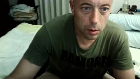 Snapshot of rubito42 chatting on 10.15.25 rubito42 online show from 10.15.25