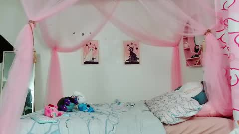 Snapshot of ruby_wren chatting on 09.29.25 Ruby Wren online show from 09.29.25