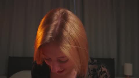 Snapshot of rue_novella chatting on 11.24.25 Mila online show from 11.24.25