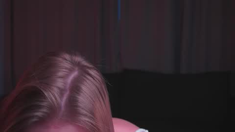 Snapshot of rue_novella chatting on 11.27.25 Mila online show from 11.27.25