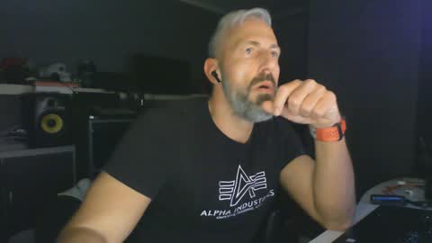 Chico que rico Caliente online show from 01.06.25