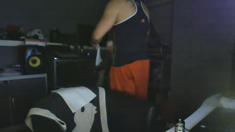 Chico que rico Caliente online show from 01.22.25